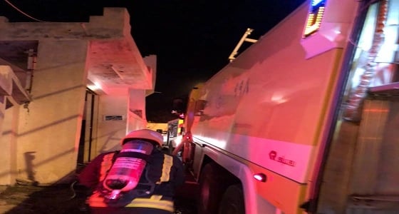 بالصور.. مدني الباحة ينقذ شابا مصابا في حريق ببني سار