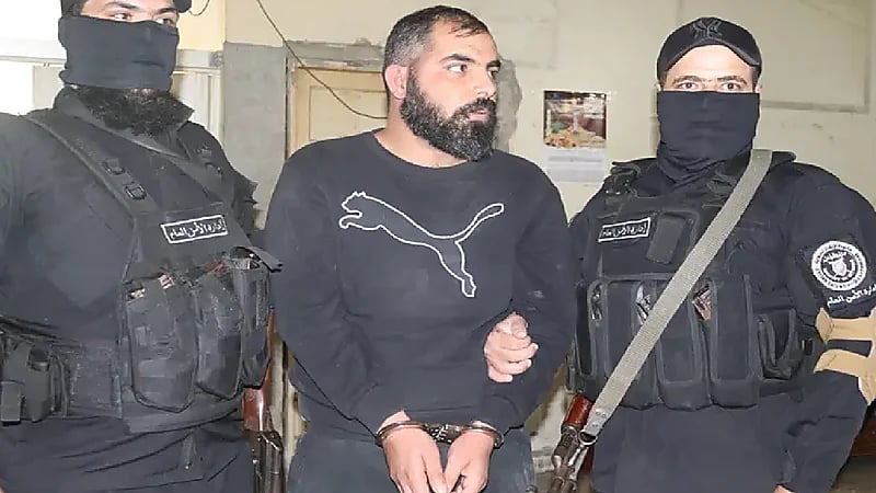 الإطاحة بمسؤول سوري عذب وقتل وأحرق جثث متظاهرين