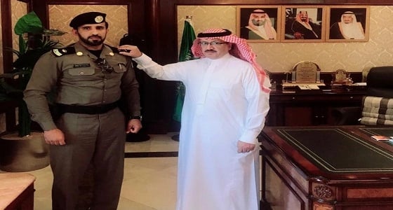 محافظ حقل يقلد الرائد أحمد بن مسلم البلوي رتبته الجديدة