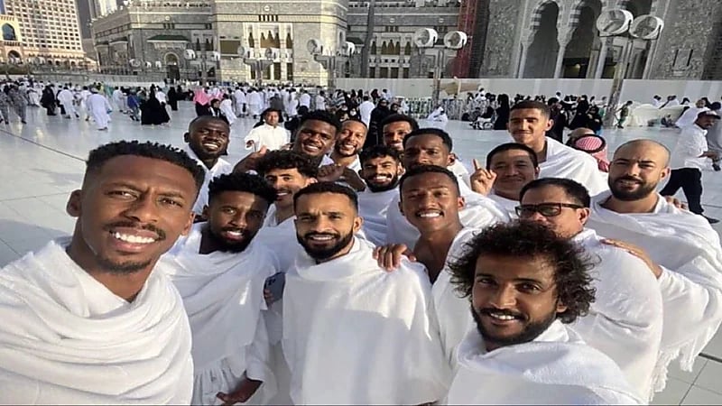 ‏لاعبو الهلال يؤدون مناسك العمرة بعد مباراة الاتحاد
