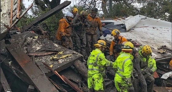 8 أشخاص مفقودون في انزلاقات للتربة بكاليفورنيا