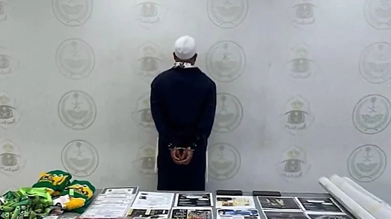 ضبط مواطن لترويجه مواد مخدرة ووافدين لتورطهم في نشر حملات حج وهمية .. فيديو