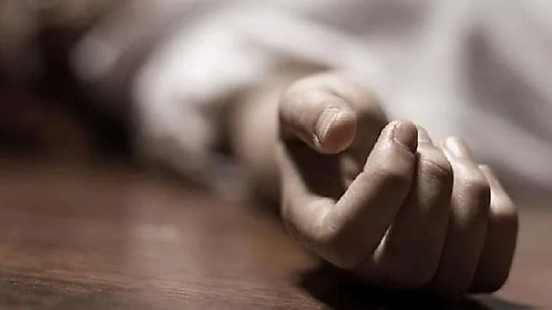 مصرع فتاة طعنًا على يد شقيقها بطريقة مأساوية