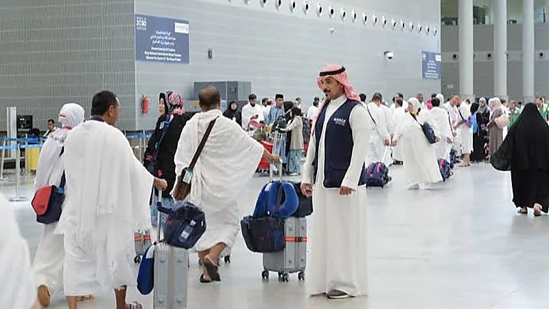 الأقمار الصناعية ترصد أعداد هائلة لطائرات الحجاج .. فيديو