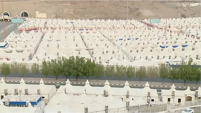 مشروع "الخيام ذات الطابقين" يعزز البنية التحتية في مشعر منى.. فيديو