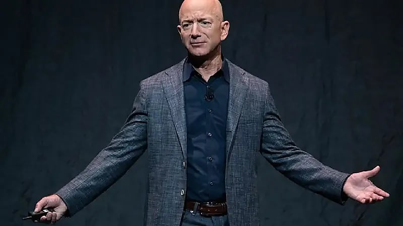 مؤسس أمازون يعلن التبرع بكامل ثروته للأعمال الخيرية