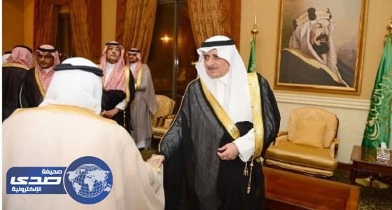 بالصور.. أمير تبوك يلتقي أهالي المنطقة في جلسته الأسبوعية