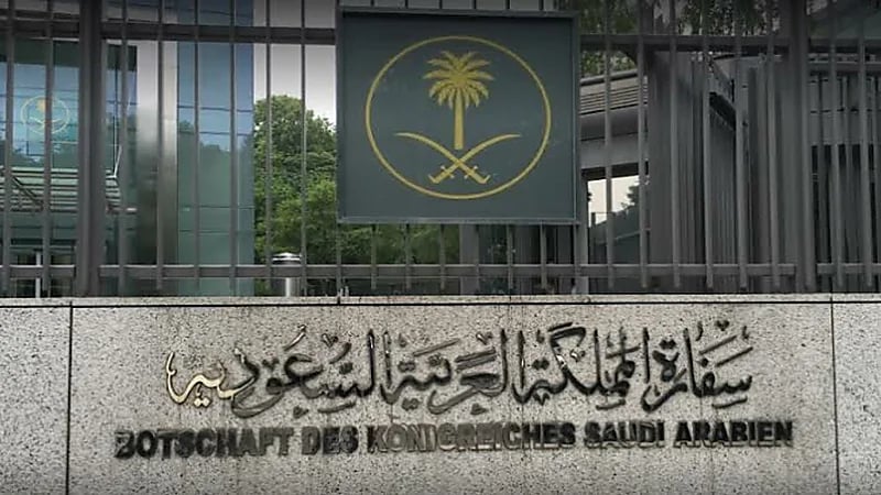 السفارة في أمريكا تحذر من منتحلي صفة موظفيها