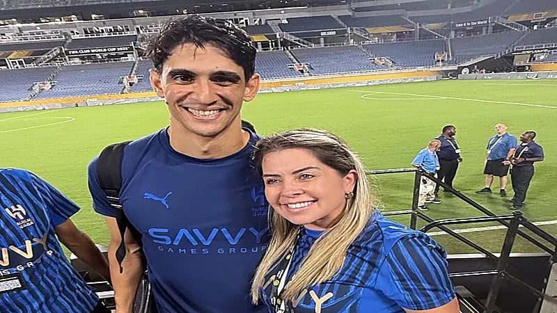 والدة مالكوم تشيد بياسين بونو: أفضل حارس