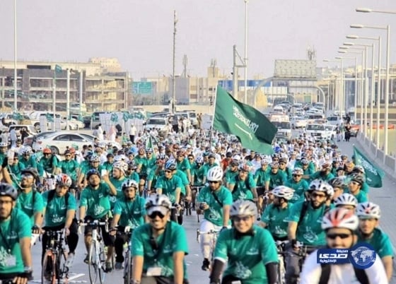 بالصور.. خادم الحرمين يرعى حفل كلية الملك فيصل الجوية ويُدشن الطائرة F.15 - SA