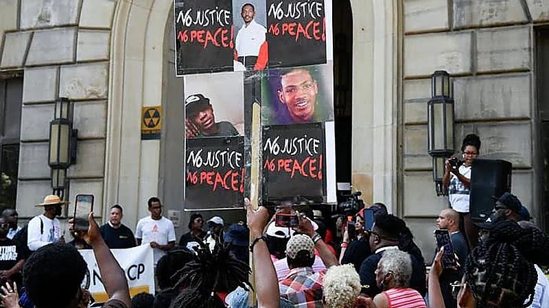 احتجاجات عقب مقتل شاب أسود بعيار ناري من قِبل شرطي بلندن