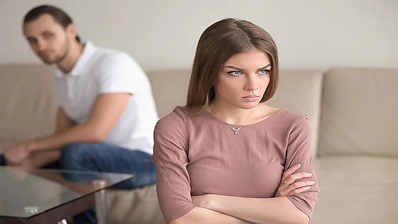 بالفيديو.. أخصائية نفسية: علامات تدل على أن زوجكِ استغلالي