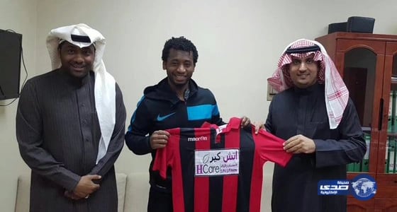 شاهد.. صدمة خروف لحظة رؤية ذبح أخيه أمامه وكيف تصرف؟!