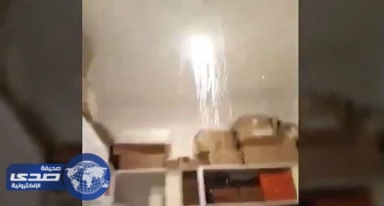 بالفيديو.. الأمطار تخترق أسقف وممرات مول تجاري شهير في الطائف