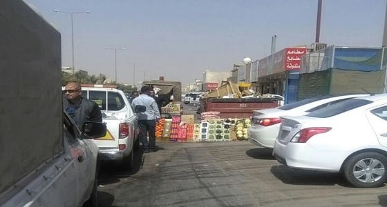 بالصور.. مصادرة مباسط عشوائية وضبط عمالة مخالفة بالعريجاء