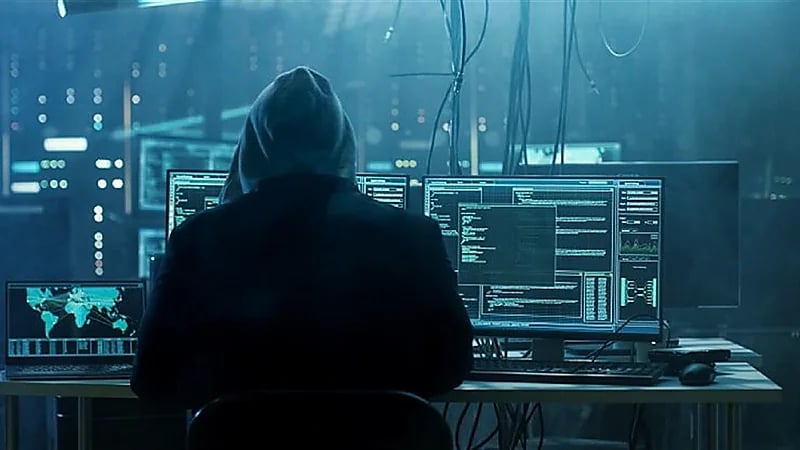 بالفيديو.. مختص يكشف حيل القراصنة الإيرانيين لاختراق الحسابات العربية