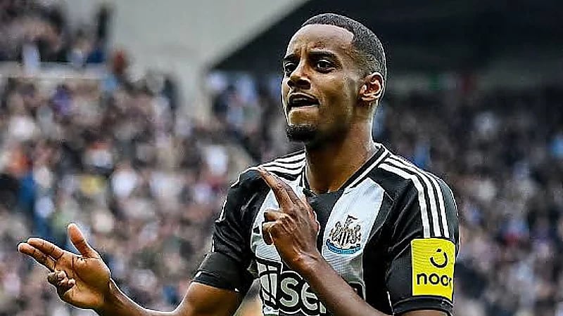 إيساك يتهم نيوكاسل بالتراجع عن وعوده ويؤكد رغبته في الرحيل