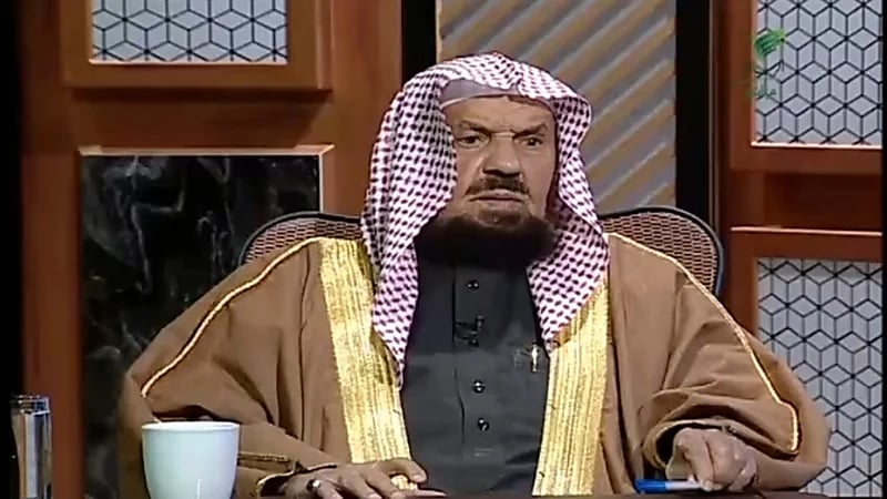 بالفيديو.. "المنيع" يوضح حكم العمرة بدون محرم للزوجة