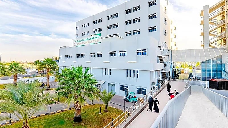 قسطرة قلبية معقدة تنهي معاناة عشرينية من نقص الأوكسجين بالمدينة المنورة