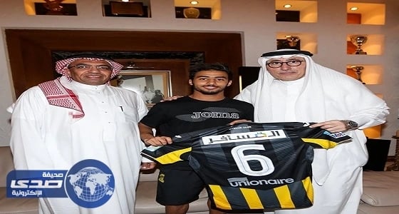 بالصور.. السميري يجدد عقده مع الاتحاد 4 سنوات