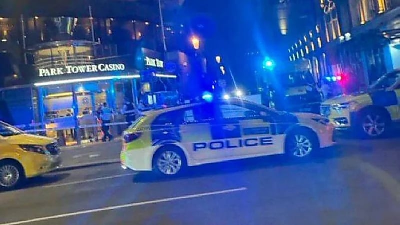 سائح يُقتل طعنًا أمام زوجته دفاعًا عن ساعته