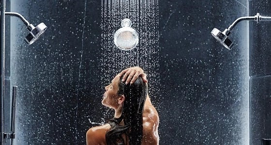 اكتشفي أضرار الاستحمام اليومي رغم حاجته الضرورية