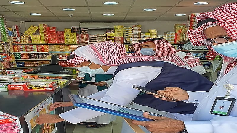 بالصور.. الكشف عن طرق احتيال لبيع" الشمة" في محلات ملابس بالطائف