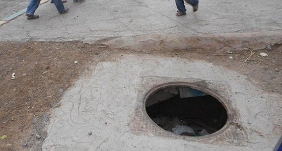 قصة طفل قضى 12 ساعة تحت الأرض إثر سقوطه في بالوعة