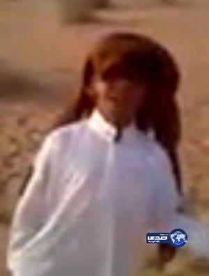 رجلا أعمال يحقّقان لطفل أمنيته بإهدائه قعودين من الإبل المزايين (فيديو)