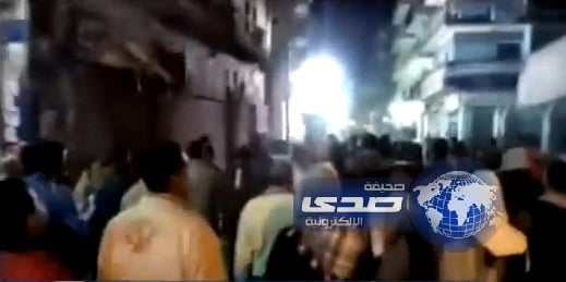 بالفيديو.. مذيع الجزيرة في نوبة ضحك بعد إعلان التليفزيون المصري 
