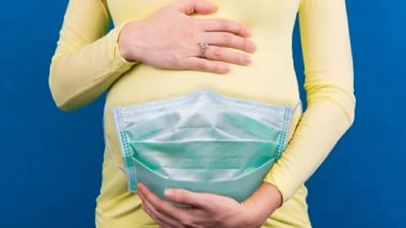 استشاري يكشف عن تأثير  كورونا على الحمل "فيديو"