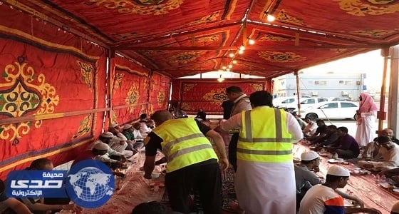 بالصور.. النادي الطلابي بجامعة الجوف يقيم الخيمة الرمضانية لإفطار الصائمين