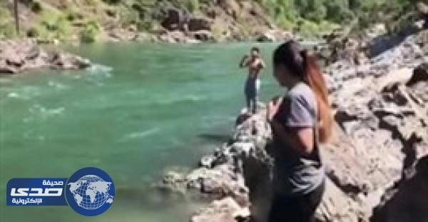 بالفيديو ..شاب تحدى اصدقاءه في مسابقة سباحة فمات غريقاً