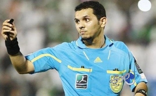 الحكم الهويش يوقف مباراة الخليج والنجمة