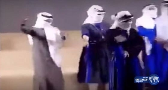 بالفيديو.. مكسيكي يٌغرق طفلة زوجته " 3 سنوات " بحمام السباحة