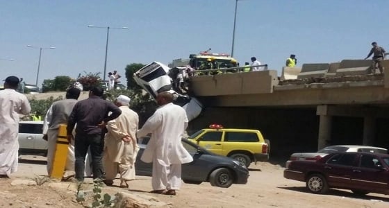 مصرع وإصابة 10 أشخاص في حادثين منفصلين