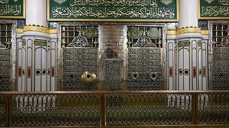 مواصفات الحاجز النحاسي المذهب الجديد المحيط بالحجرة النبوية