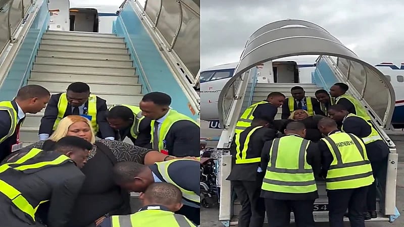 امرأة ضخمة تطلب من موظفي المطار حملها للصعود إلى الطائرة.. فيديو