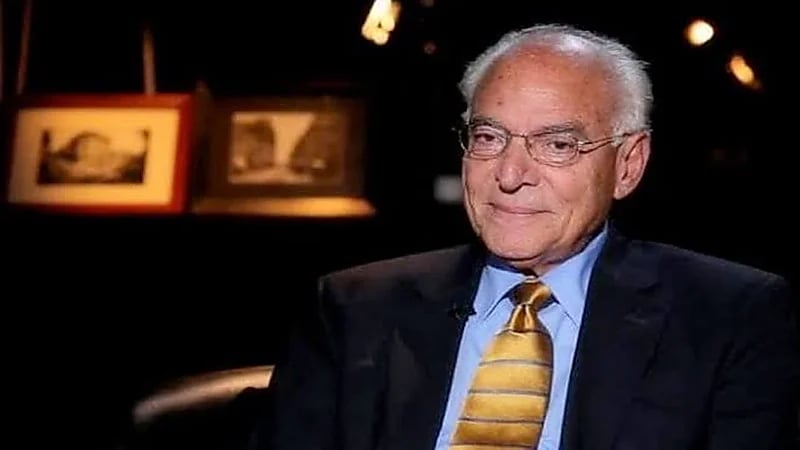 فاروق الباز يوضح حقيقة اقتراب كويكب عملاق من الأرض