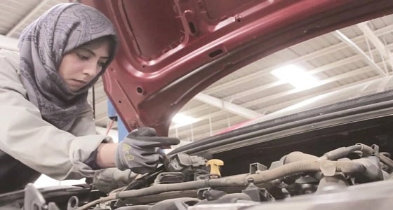 في اليوم العالمي للمرأة.. قصة "ميكانيكية " تتحدى الحرب في اليمن