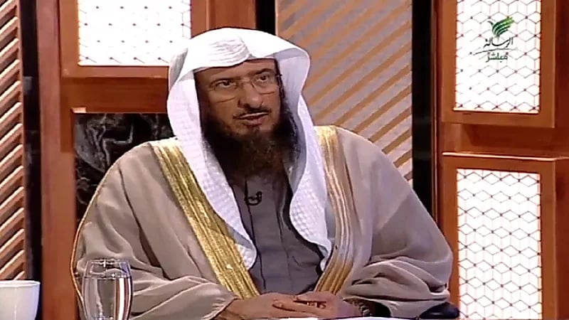 بالفيديو..حكم استغلال عقد التأمين الطبي في استبدال النظارة الطبية بشمسية