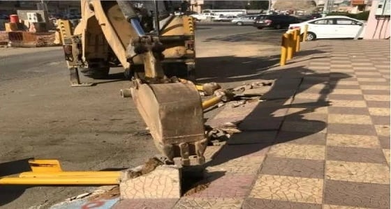 بلدية الشوقية تشن حملة إزالة المواقف العشوائية في مكة