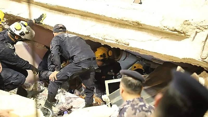 إنقاذ رضيعة من تحت أنقاض العمارة المنهارة بالأردن بعد 24 ساعة