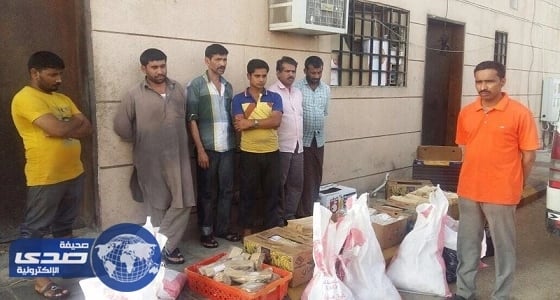 ضبط 7 وافدات يعدون سمبوسة فاسدة برنية