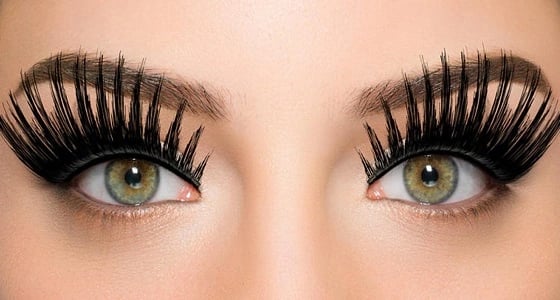 تعرفي على اضرار الرموش الصناعية