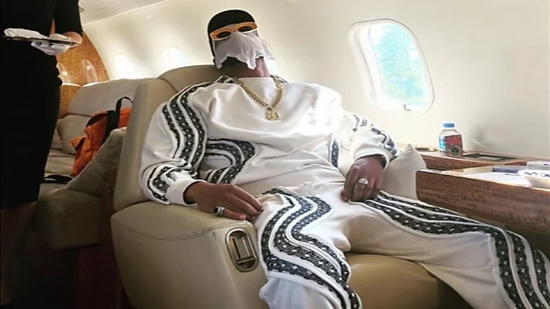 ظهور غريب لمحمد رمضان في رومانيا يثير الجدل