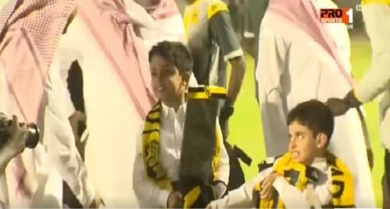 بالفيديو.. لقطات من احتفال لاعبي الاتحاد بالتجديد لـ فيلانويفا