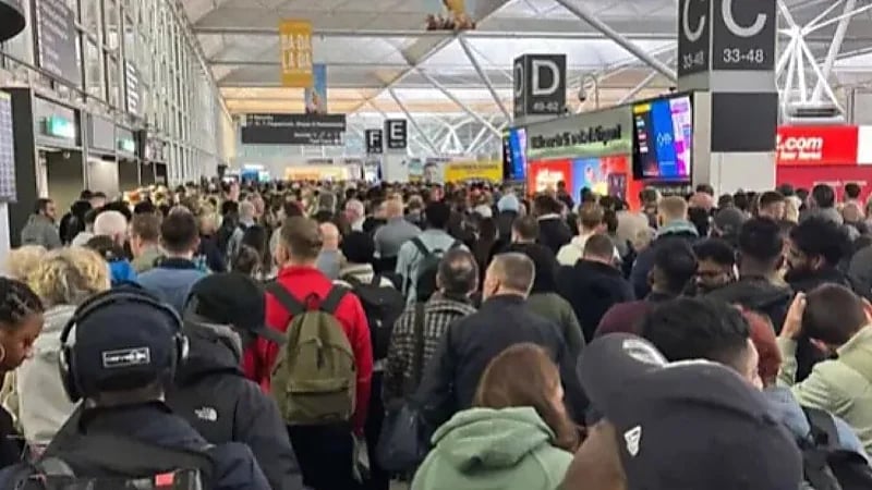 حريق في مطار ستانستيد بلندن يؤدي إلى إجلاء المسافرين