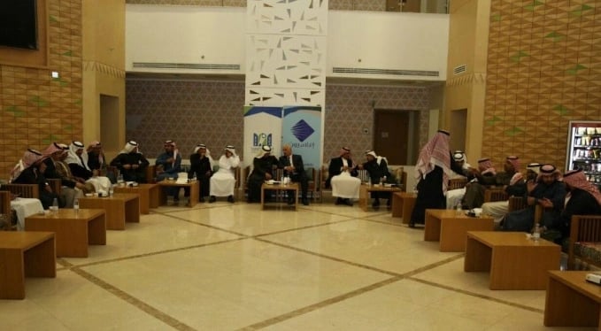 بالصور.. سحب أكثر من 7سيارات تالفة تعيق حركة السير في عسير