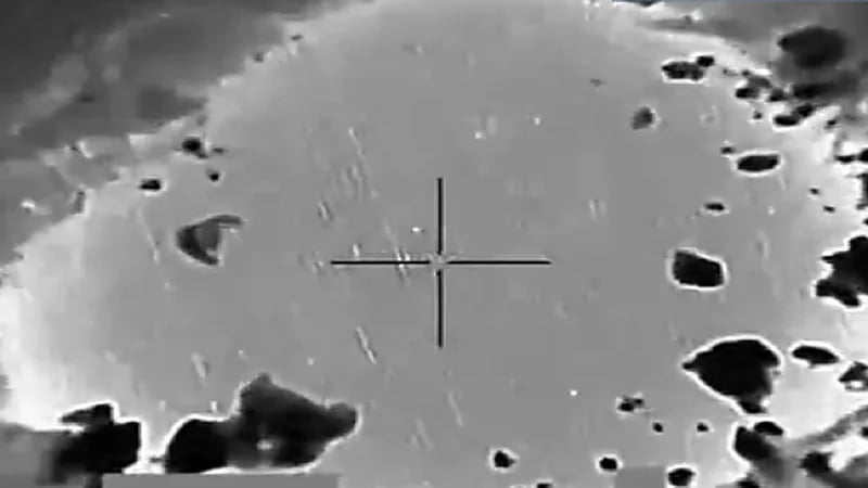 بالفيديو.. لحظة استهداف التحالف لآليات عسكرية وعناصر تابعة لمليشيا الحوثية